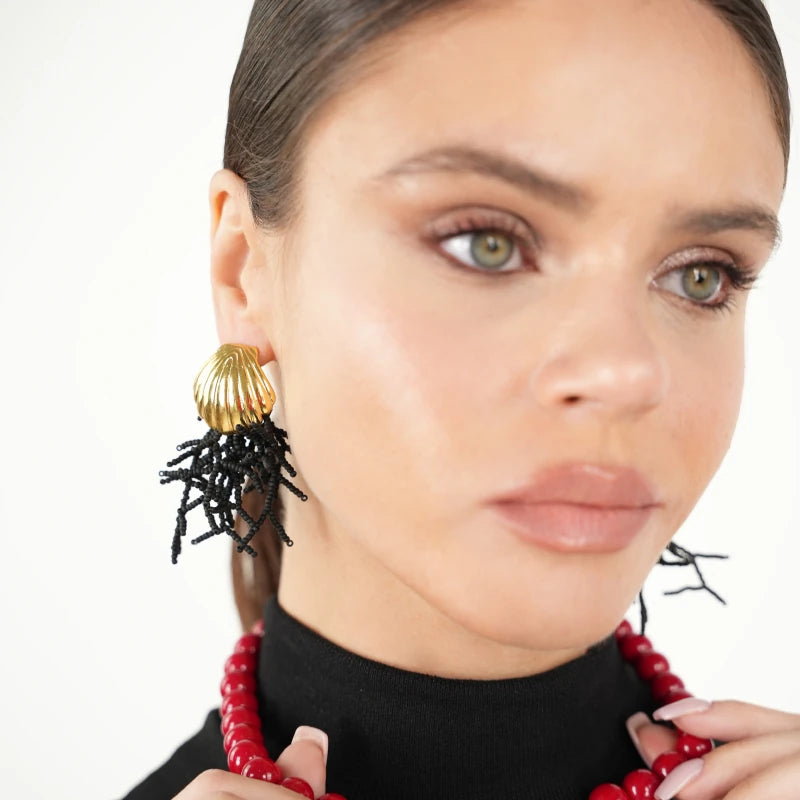 Shell, Deniz Kabuðu Siyah Püsküllü Earrings